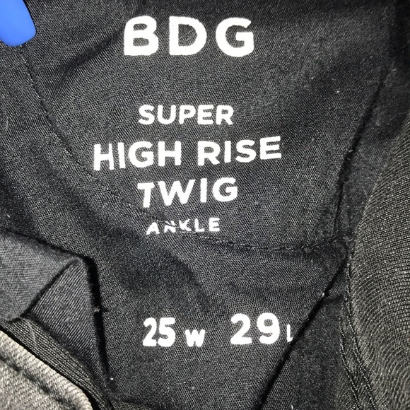 high-waisted jeans - Picture 6 of 6